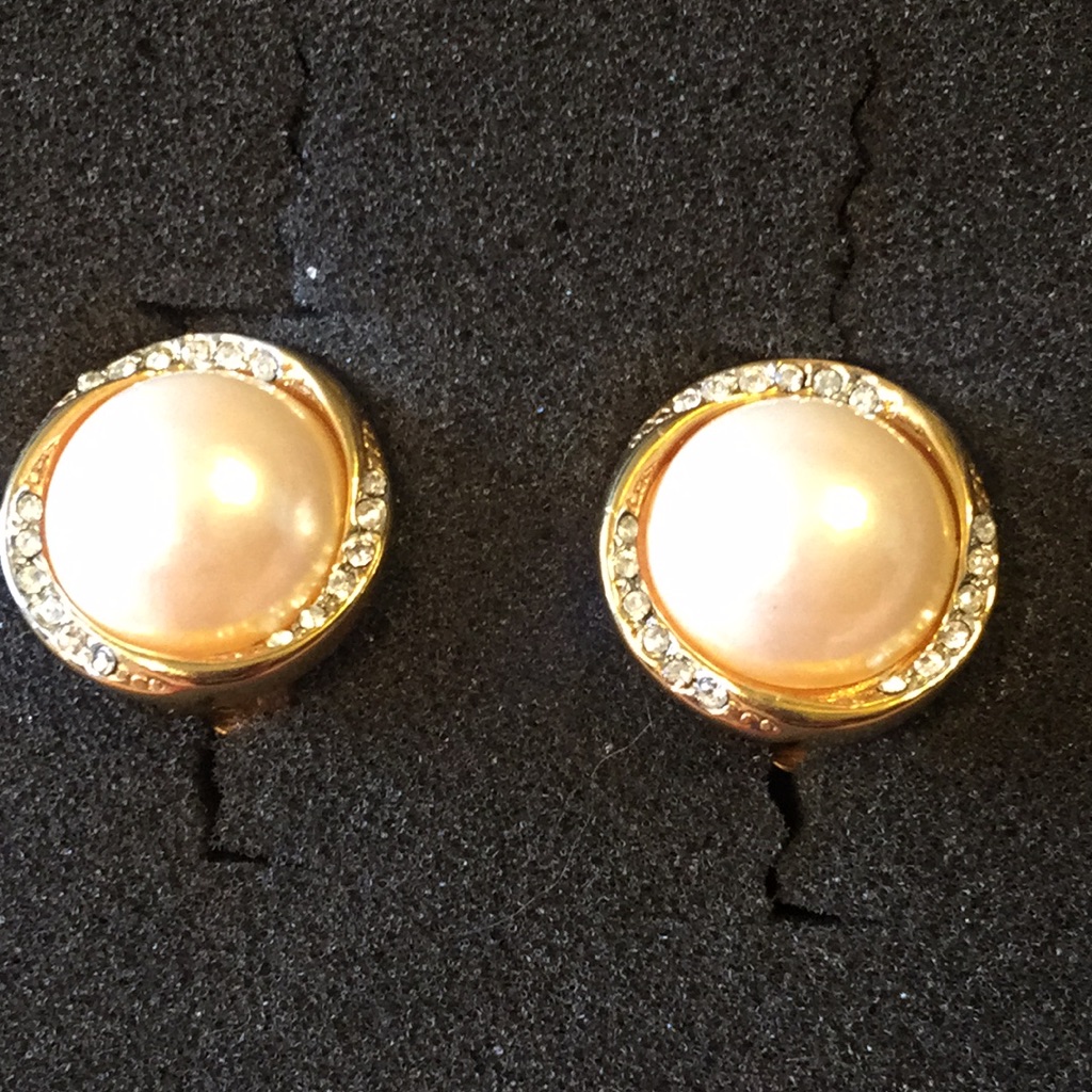 Vintage Tat Faux Pearl Earrings